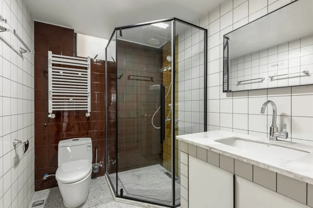現代原木風格室內設計家裝案例-衛生間