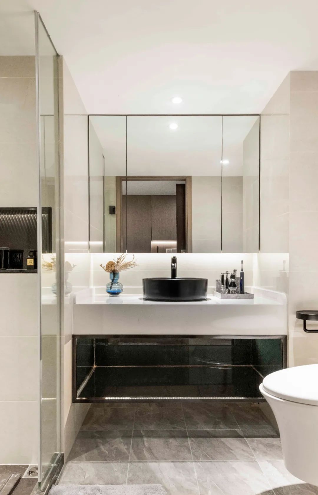 現代輕奢風格復式公寓室內裝修設計-衛生間