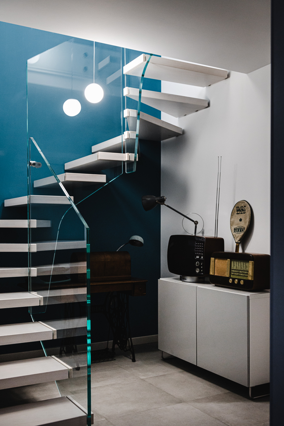 現代前衛風格家裝設計室內裝修效果圖-樓梯間