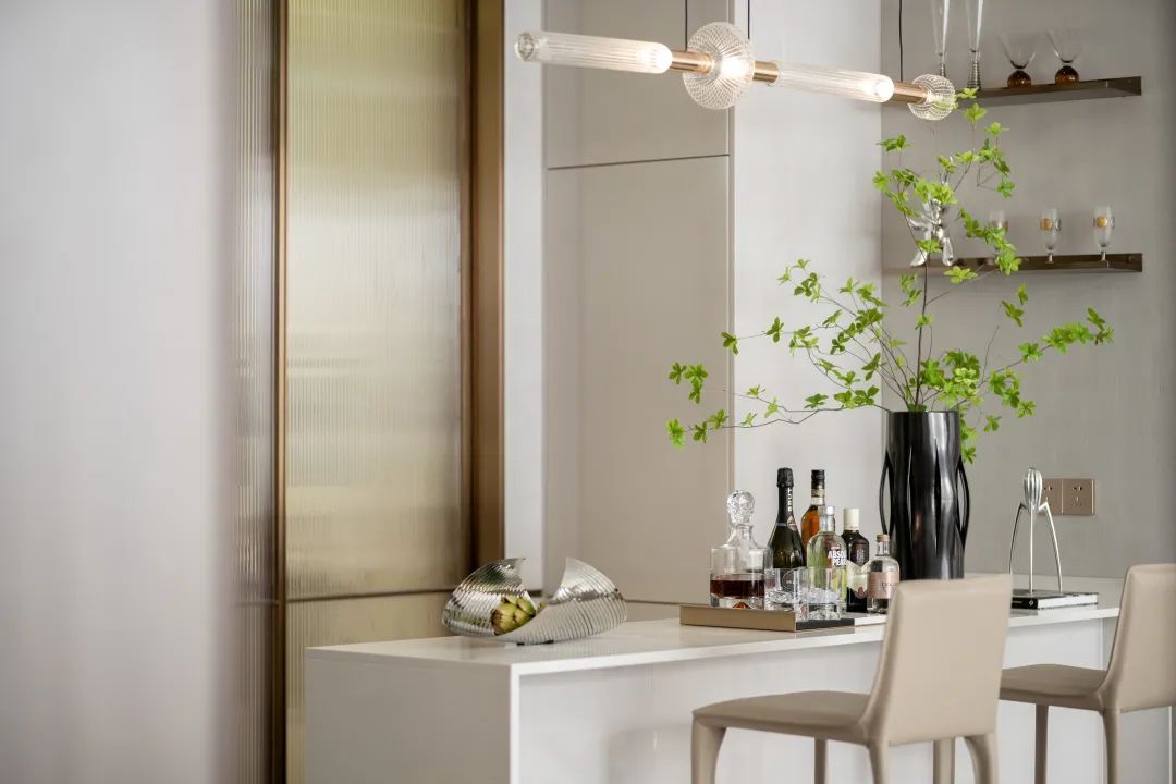 現代輕奢風格室內設計家裝案例-餐廳餐桌