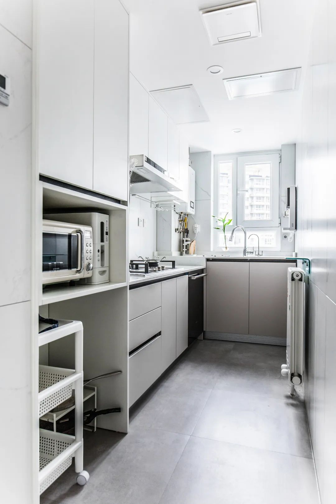 現代輕奢風格家裝設計室內裝修效果圖-廚房