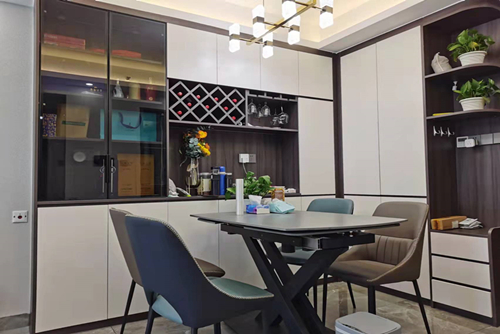 深圳市萬科大都會家園現代簡約風格二居室裝修案例
